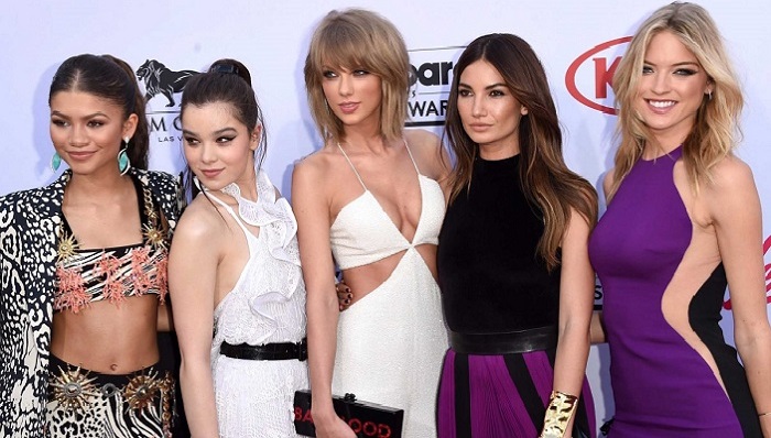 Billboard收视率创14年新高,女星狂野着装吸睛