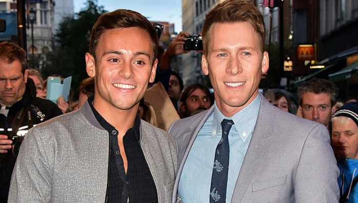 刘强东和奶茶妹妹算什么 英国跳水王子戴利要与男友结婚了!