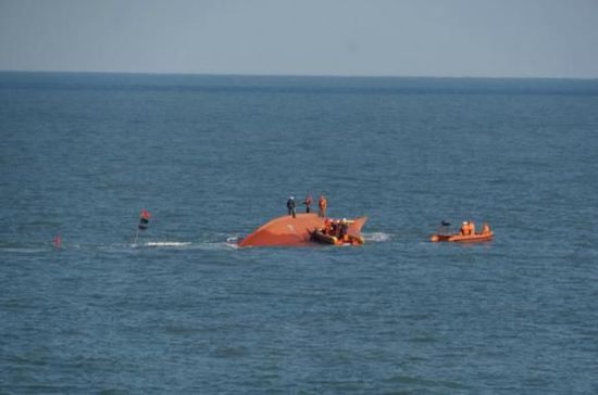 江苏,启东,渔船翻沉,8人,失联