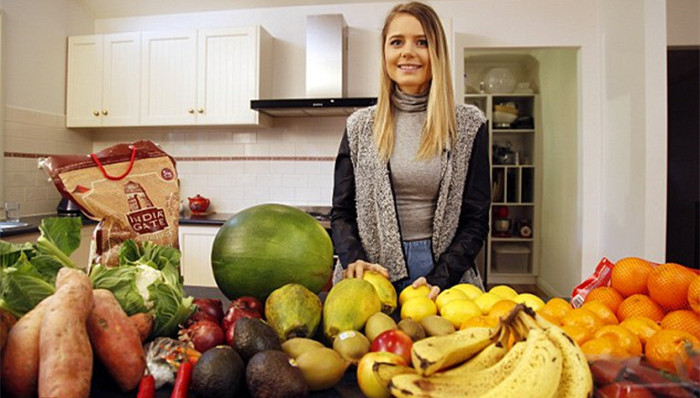 她是厌食症少女,不吃不喝与死神擦肩而过