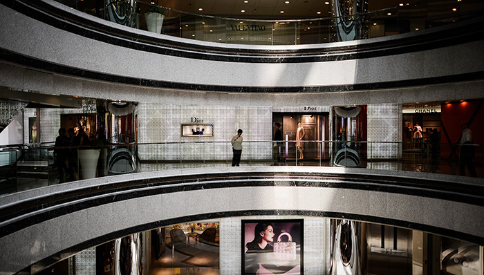 被商场围困的香港人