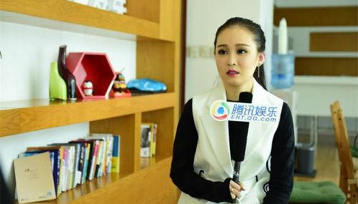 【腾讯娱乐】专访赵本山女儿“球姐”:我爸用小号围观我直播