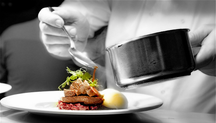 最近上海的好餐厅们都在紧张寻找两个男人