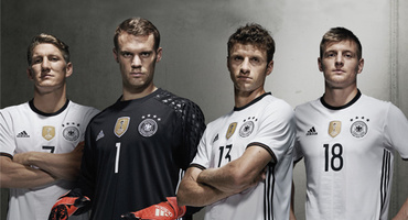 耐克重压之下 阿迪达斯与德足总天价续约