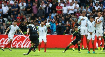 威尔士小组第一顺利出线 贝尔吐槽不需要C罗的建议