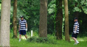 身处死亡半区也得喘口气 鲁尼、瓦尔迪和哈利·凯恩齐上高尔夫球场