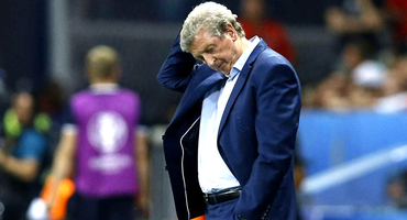 “三狮军团”又成了“三喵军团” 一夜之间球输了主帅没了还被全世界嘲讽了