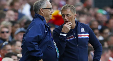 黑马冰岛的“双主帅”举世罕见 其中一位教练的正职还是牙医