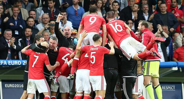 威尔士黑马故事今日落幕 但你还记得“红龙”崛起的那一天吗?