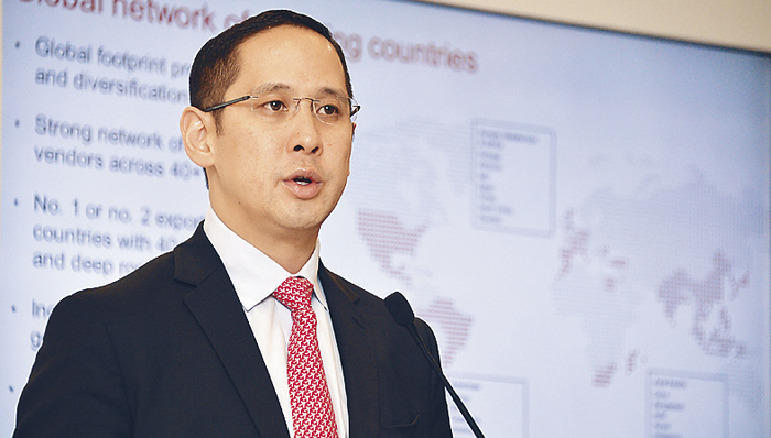 利丰上半年净利减50%