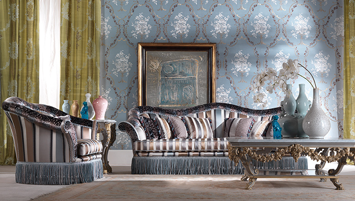 这个复刻了腓特烈大帝书桌的意大利品牌 Jumbo Collection ,要把家具变成新古典主义艺术品