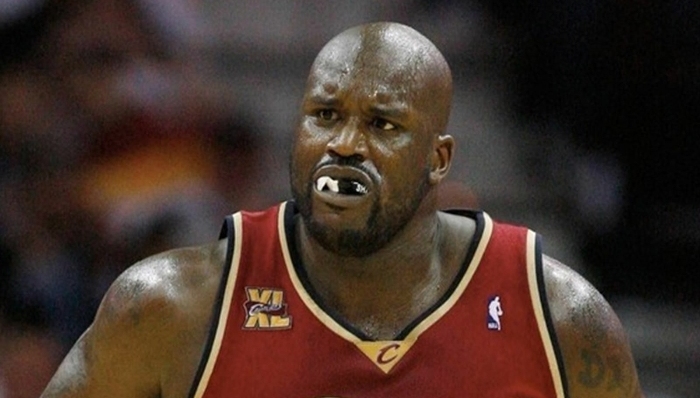 【每日体坛视频】NBA球馆十大奇葩事故:76人地板湿滑奥尼尔扣倒篮架