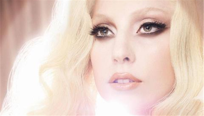 Lady Gaga添加了第20个纹身:我的右边身体是梦露,左边是波普