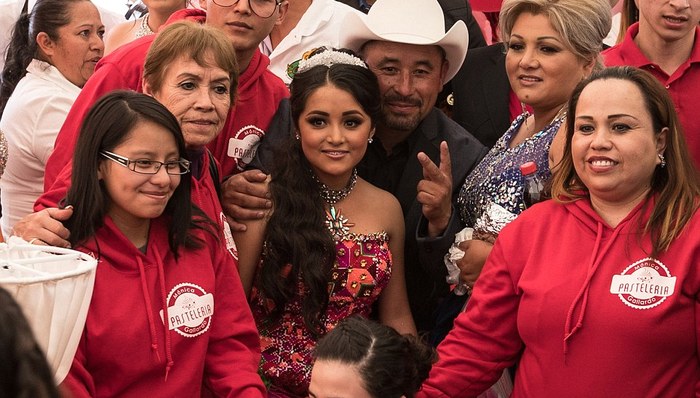 一个墨西哥乡村姑娘的生日会 因为Facebook变成了一场国际盛宴