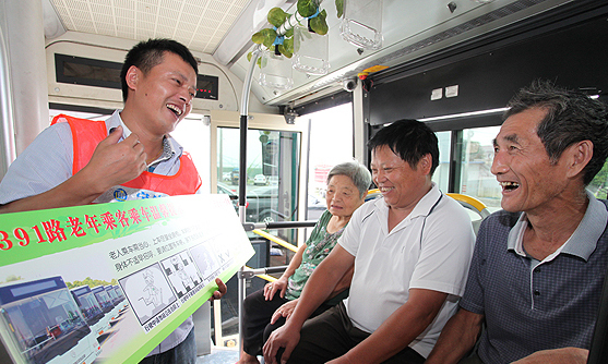 390路,梅墟,公交车,坐垫,乘客,司机师傅,甬江,留守老人,刹车,看病