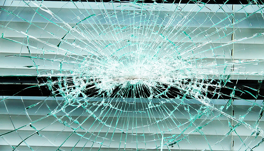 大陆游客,游览车,车祸原因,高雄医学大学,中央社,大巴,出车祸,急诊室,就医,截图