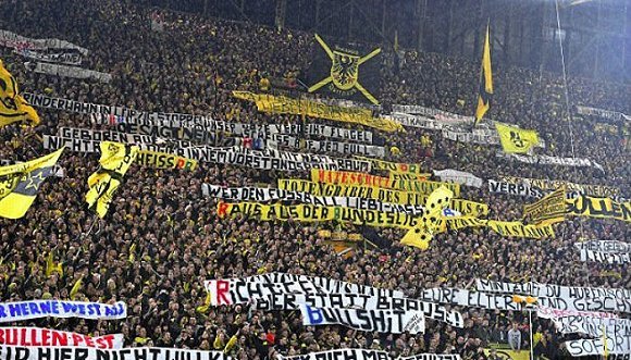 暴力袭击莱比锡球迷后 多特蒙德不得不关闭死忠看台