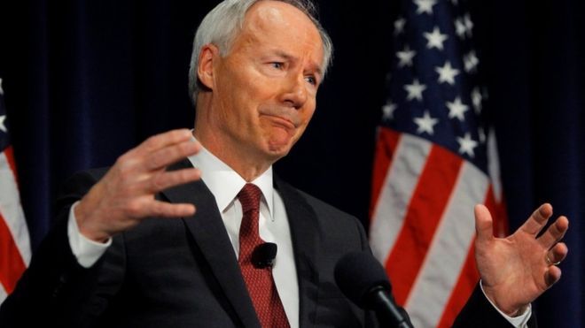 阿肯色州,注射执行,死刑,咪达唑仑,州长哈钦森