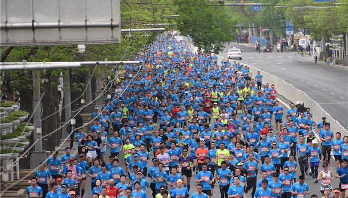 九部委发文支持马拉松:2017参赛人次翻倍 带动消费200亿