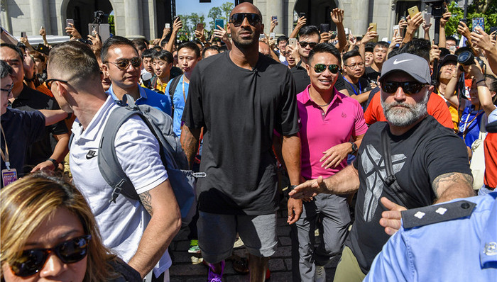 【体育明星日常】科比球衣退役战门票飙升5倍 “潮男”威少亮相纽约时装周