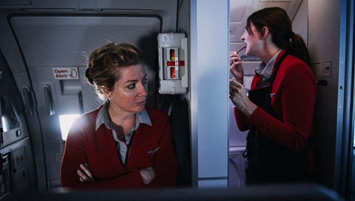 镜头中维珍空乘的穿云之旅