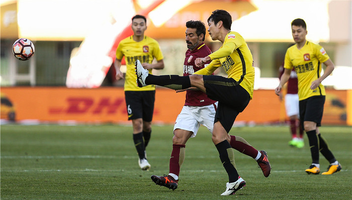 【体育晚报】恒大违规使用训练场地被罚1.75万美元 费德勒登顶网坛奖金榜