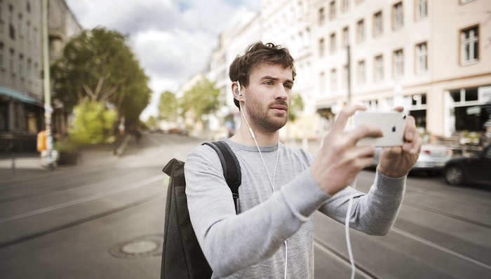 当你塞着耳机大隐于世 首个收录旅途环绕音效的3D耳机问世了