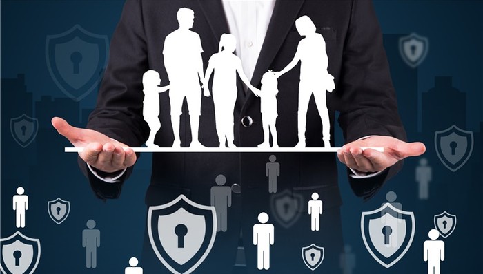 香港保险业“黄金十年”终结?内地客保费连续三个季度下降