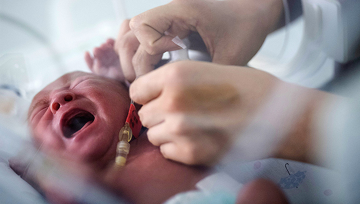 【界面早报】2017年二孩出生883万人 特朗普执政一年美国政府关门了