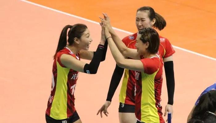 上海女排,天津队,常规赛冠军,主场,天津女排,关键分,女排国家队,卢湾,年轻队员,开场