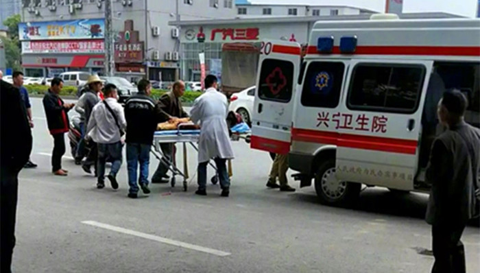 南宁,当街砍人,警方通报
