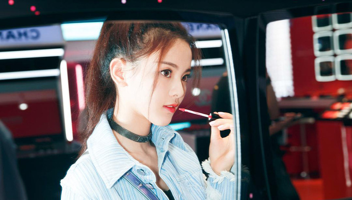 GQ报道 | 杨超越变形记:这不是我的世界