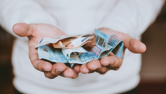 电话催收,监管层,每日经济新闻,借款人,资质,债权,卖身,费率,坏账,外包