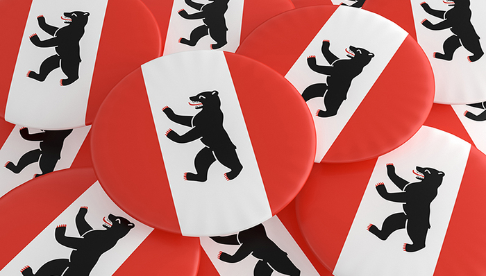 英德在同一天公布移民新规,但“路不同”