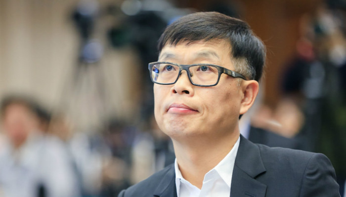 方洪波,降维,经济观察报,复制,长按,红高粱,人民日报,美的舰长何享健,2008年,职业经理人