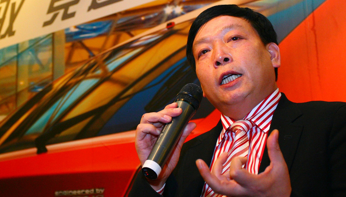 庞青年现场回应质疑:“水氢车”加100公斤水,可跑100公里!水排出来还能喝