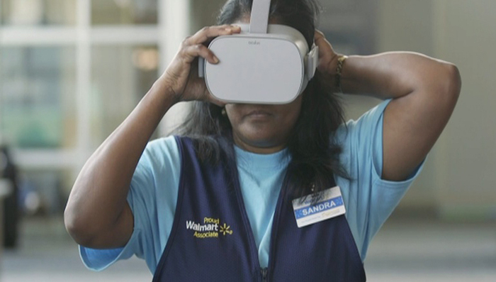 为了减少偏见,沃尔玛用VR选拔和考核中层管理者