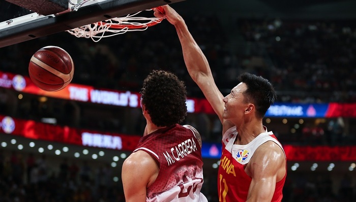 【体育早报】中国男篮无缘16强 火箭续约戈登