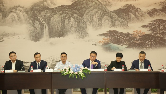 曹舟南,蓝绿双城