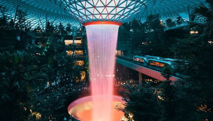 在新加坡,海底捞老板娘搭建了家族办公室