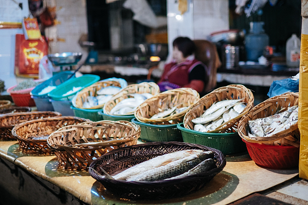 三文鱼被证明“清白”,但海鲜商户们已经亏惨了