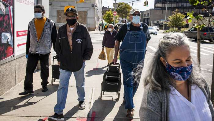 美国前财长萨默斯:每个新冠致死病例造成损失达700万美元