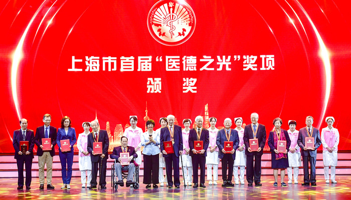 张文宏等15人获上海“医德楷模”抗疫特别奖