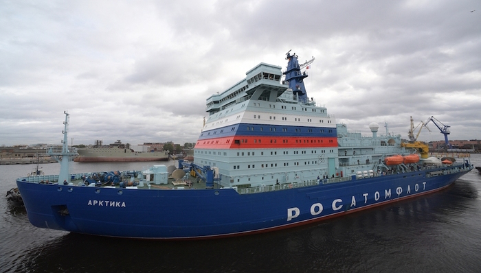 俄核动力破冰船“北极”号开始服役,可破开3米厚冰层