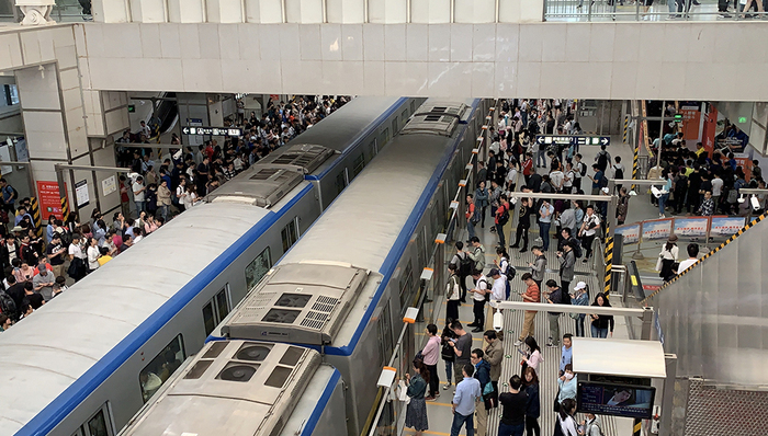 交通部最新数据:哪些城市地铁最拥挤?哪些城市地铁站最多?