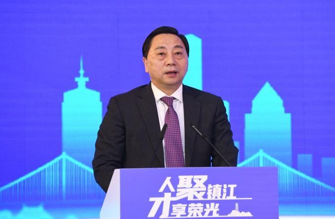 镇江新政全球“寻人”:5年内引进各类人才30万以上,顶尖人才资助1000万上不封顶