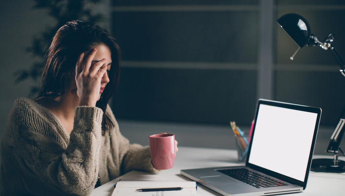 每三个人中就有一个“夜猫子”:道理都懂但免不了要熬夜