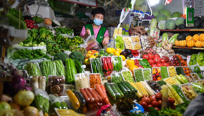 【特寫】在三源里菜市，網(wǎng)紅和廣告人比買菜的多