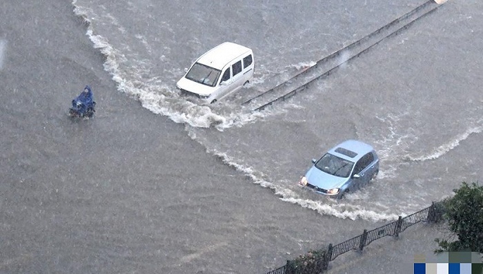 河南暴雨部分铁路无法通行,郑州机场保障停留旅客