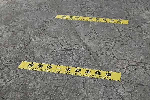 南京2岁男童做核酸检测被感染,多地核酸检测人员密集无序